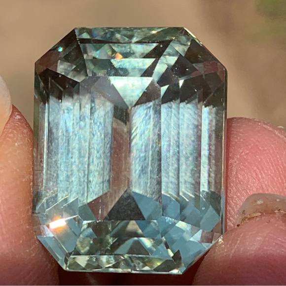 44.52 (CT)CERTIFIED Natural Green Spodumene Cut Gemstone - Picture 8 of 17